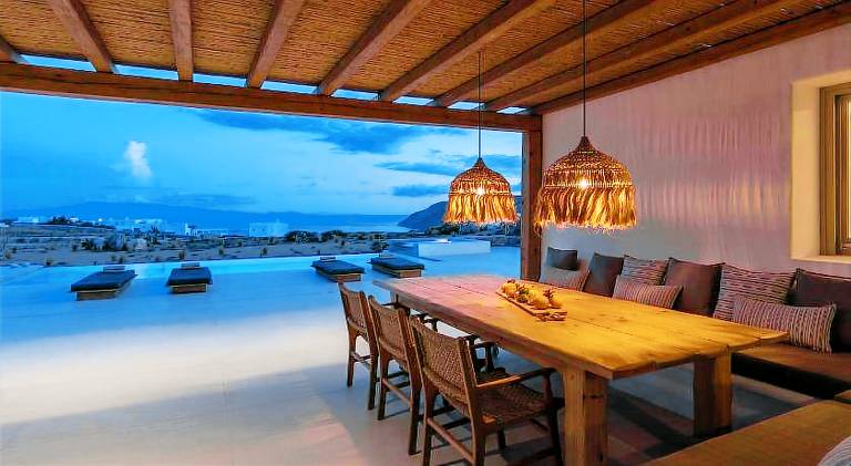 Villa with pool — photo 4
