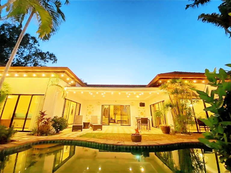 Color villa, walk to beach, 5BR — photo 4