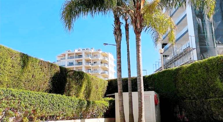 Holiday apartment with patio, yard & grill in Portimão