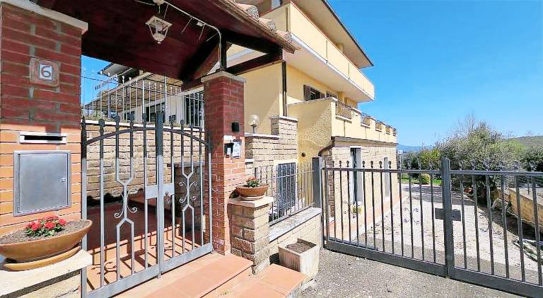 Rental apartment with terrace — photo 4