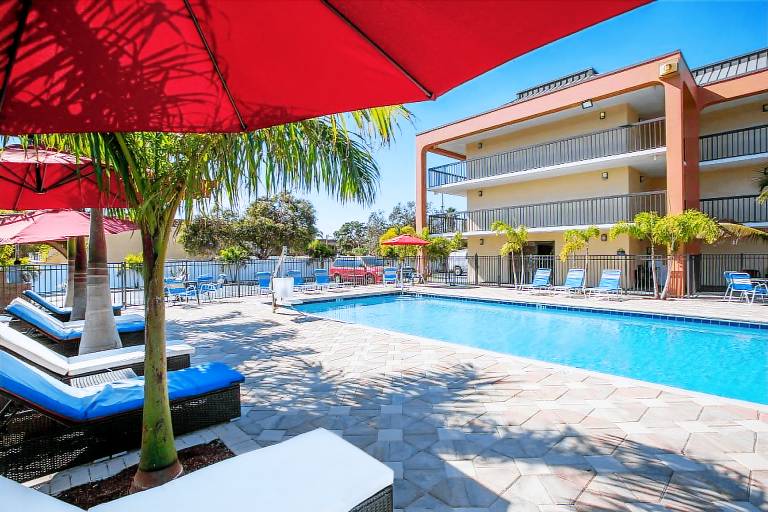 Days Inn by Wyndham Sarasota Bay — photo 2