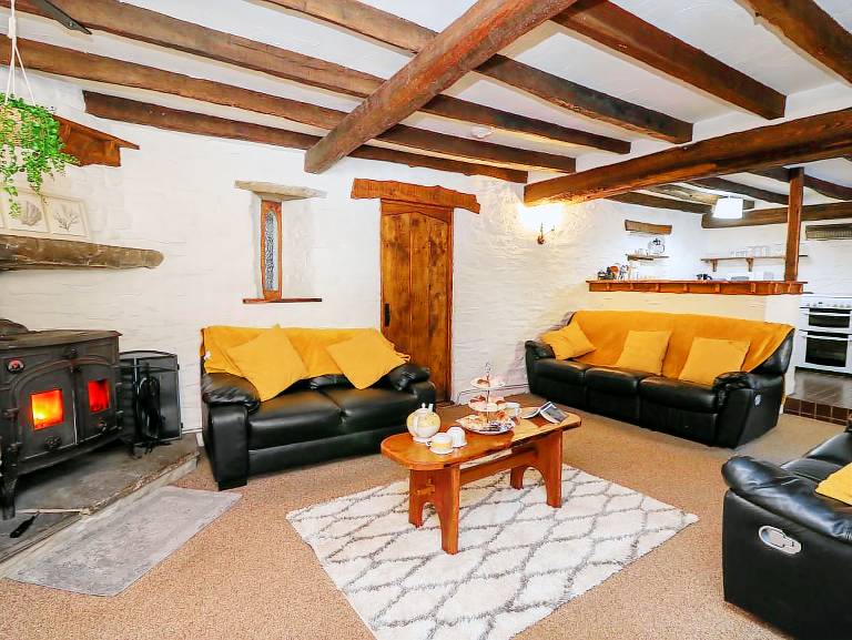 Fully equipped cottage with yard | Pets are welcome — photo 3