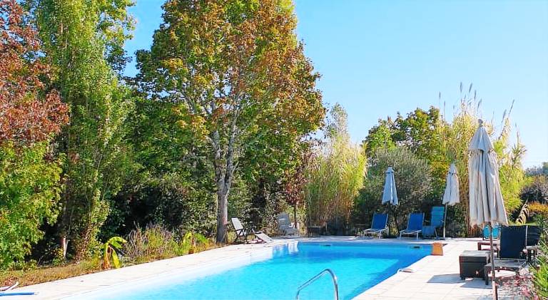 House with barbeque, yard & patio — photo 3