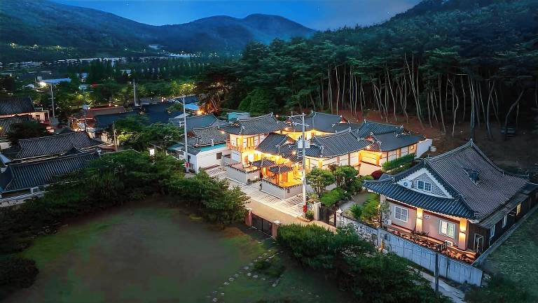 Gyeongju Recreation Area Hanok Pool Villa