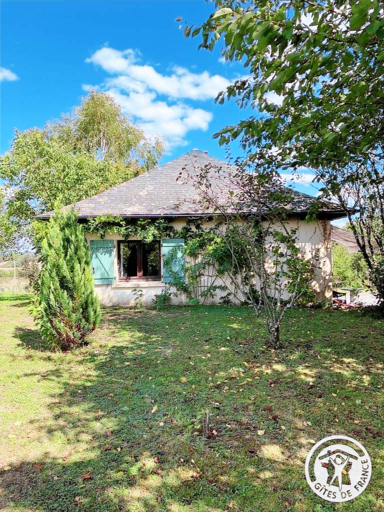 Gite with garden, barbecue & patio | Dogs allowed — photo 3