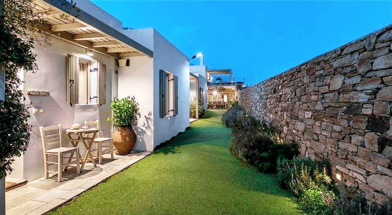 White Tinos Luxury Suites — photo 5
