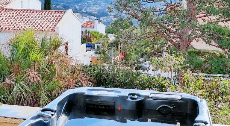 Rental apartment with pool & hot tub — photo 4