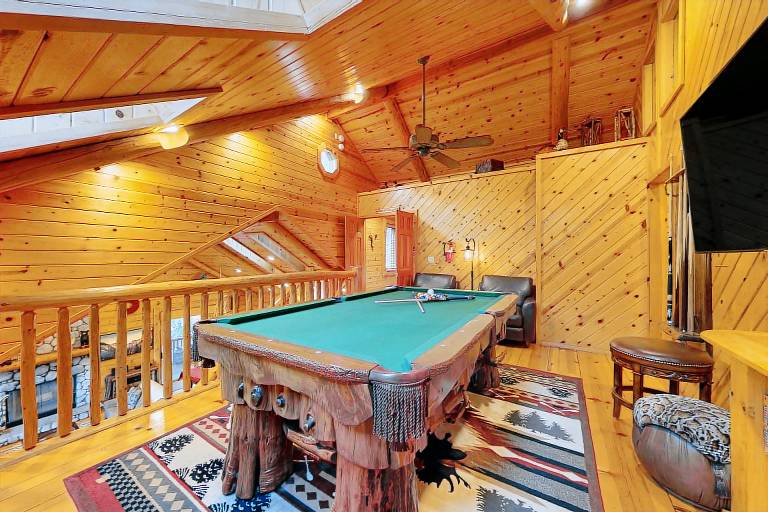 Cabin with patio, grill & yard | Mountain view — photo 3