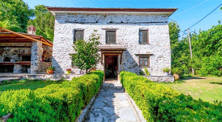 Rental apartment with yard, grill & terrace | Suitable for remote work | Pets allowed in Zagora-Mouresi