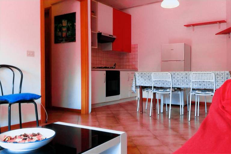 Two bedroom apartment with large balcony, air conditioning, 600m from the beach. — photo 2