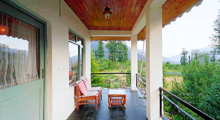 Villa with garden — photo 4