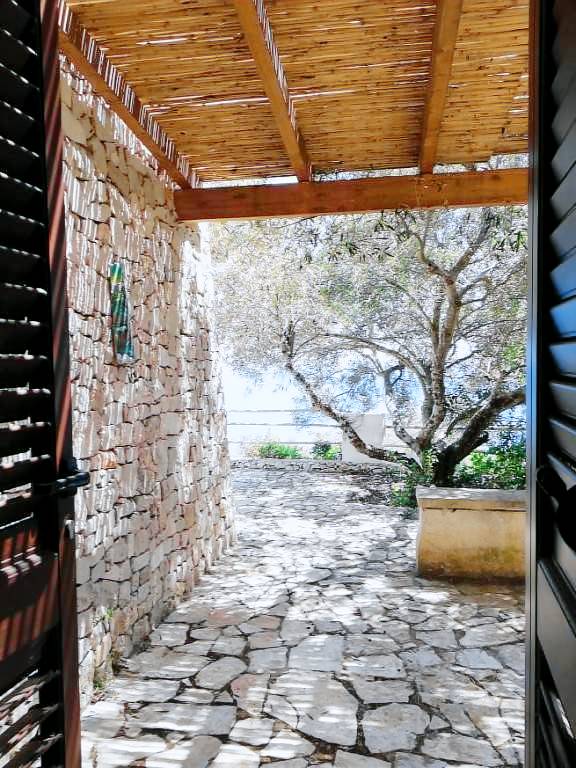 Villa with patio, garden & BBQ | Water view — photo 3