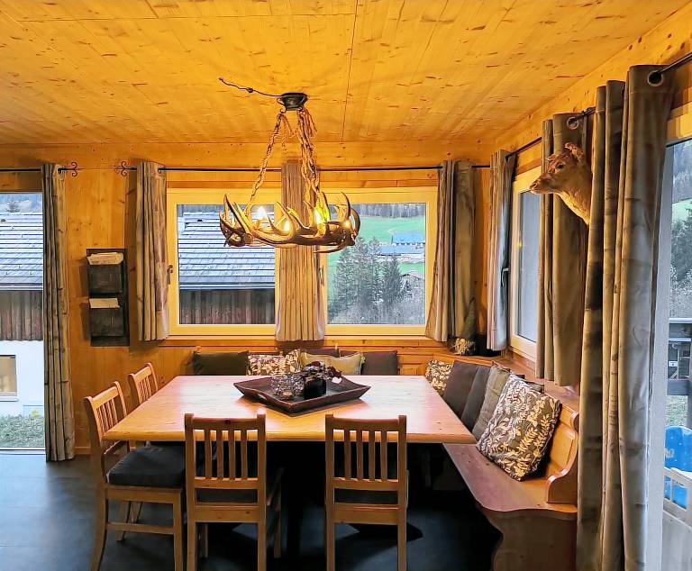 Chalet with yard, patio & pool | Close to the ski | Dogs allowed — photo 4