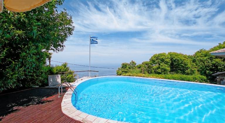 Pleasant vacation home with private pool, garden & terrace | Pet-friendly — photo 3