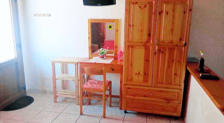 Apartment with yard — photo 2