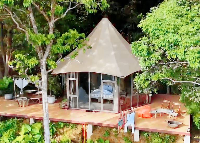 Bungalow with pool, terrace & garden in El Nido