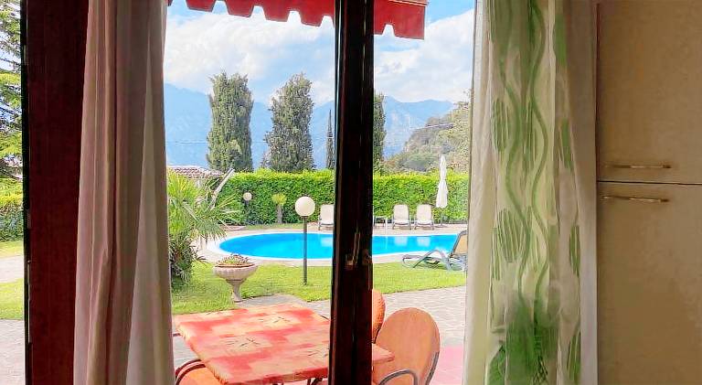 Rental apartment with garden, pool & patio — photo 5