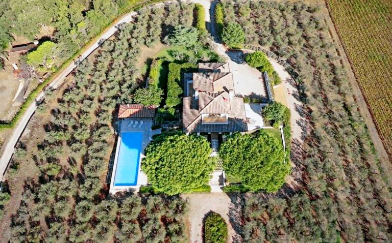 Villa with pool, yard & terrace | Panoramic view — photo 2