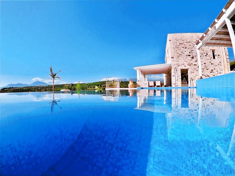 Villa with pool in Heraklion