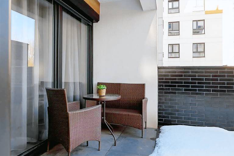 Studio with patio — photo 3