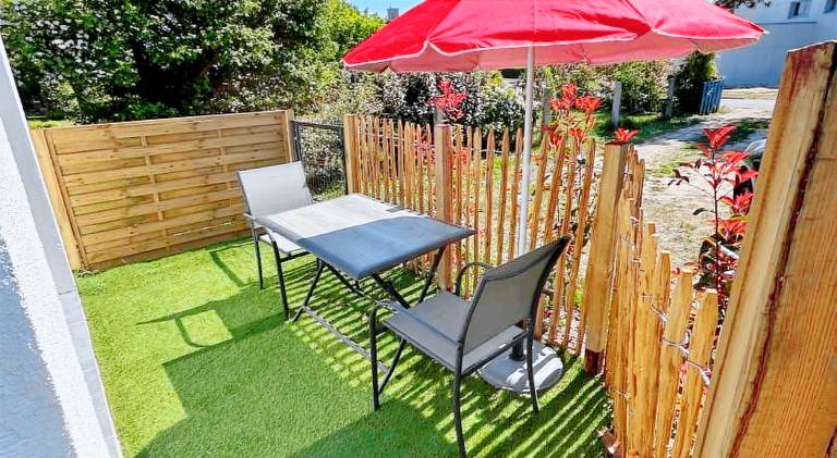 Villa with 1 room for 2 persons in Montreuil