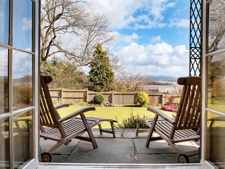 Fully equipped holiday apartment with yard | Water view | Pets allowed — photo 3