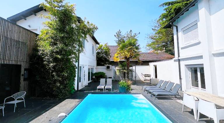 Apartment with pool | Pets are welcome — photo 3
