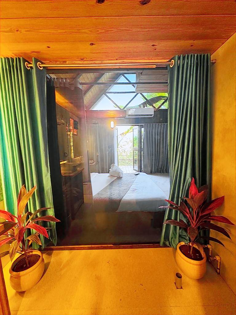 Vacation home with garden & pool — photo 2