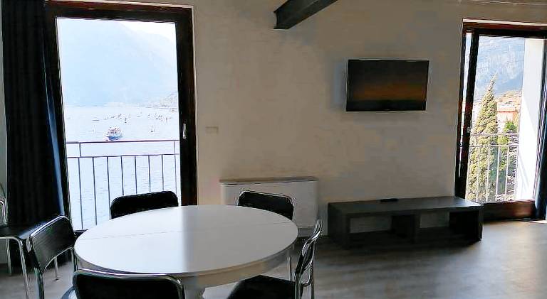 Apartment with pool, yard & BBQ | Beach nearby | Suitable for remote work | Pets are welcome — photo 5