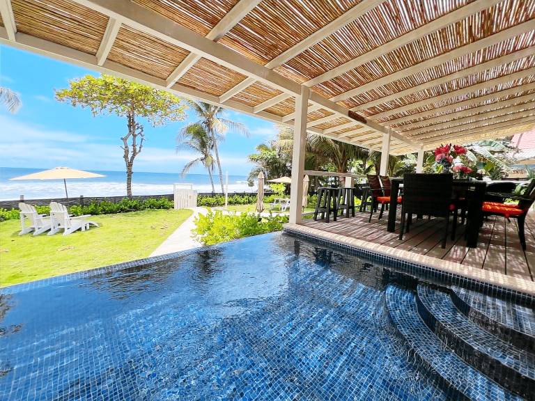 Backyard Beach House Oceanfront Luxury 5 Bdr in Puntarenas
