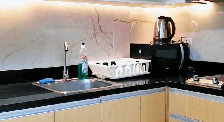 Serviced apartment with private pool & yard | Pet-friendly — photo 5