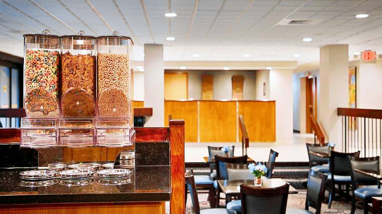 Days Inn by Wyndham Englewood Dayton Airport — photo 2