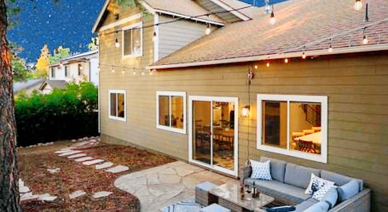 The Rock Trail House+Renovated+Modern+Fireplace+EV+Nice Yard — photo 3