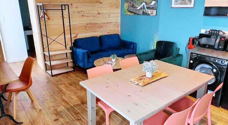 Apartment with patio & hot tub — photo 3