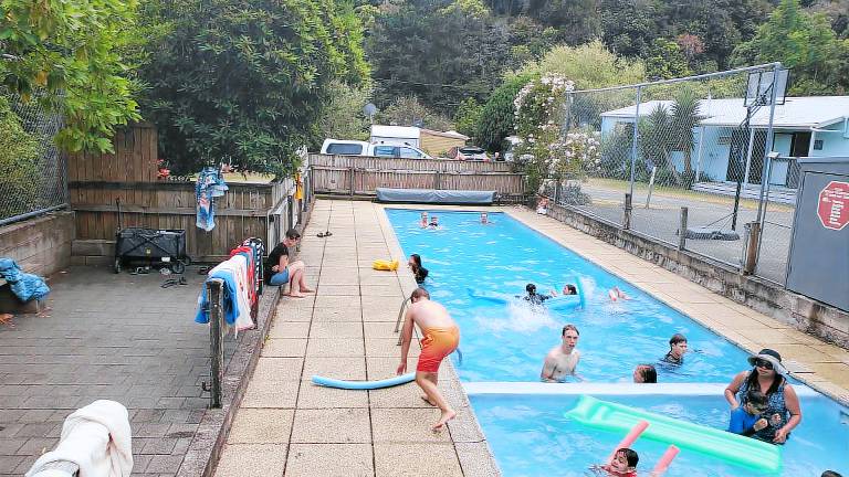 Hostel  Thames