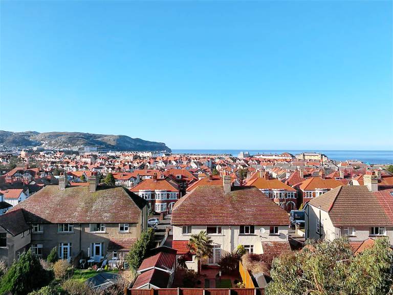 Family-friendly nice cottage with yard | Beach view | Pets are welcome — photo 2