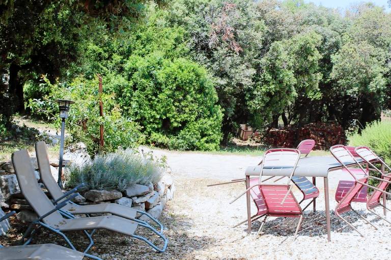Gite with yard & barbeque — photo 2