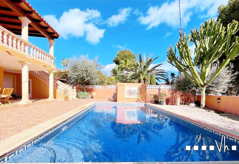 Villa with private pool, barbeque & yard in Mora