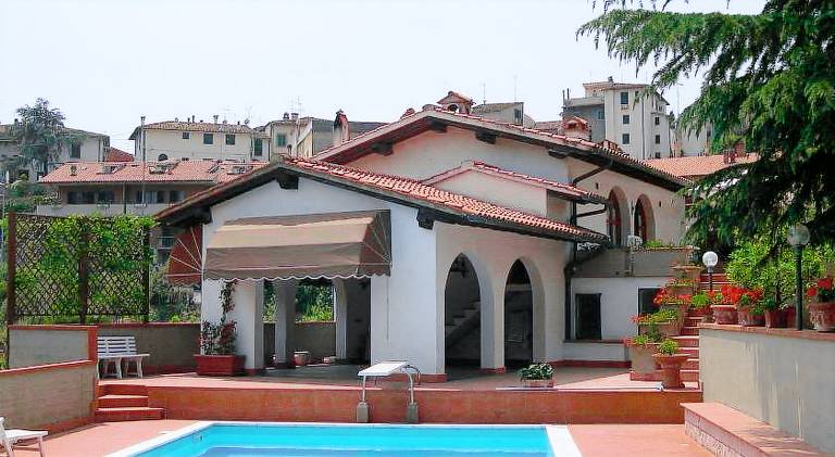 Family-friendly charming rental apartment with patio, pool & barbeque | Pets are welcome — photo 5