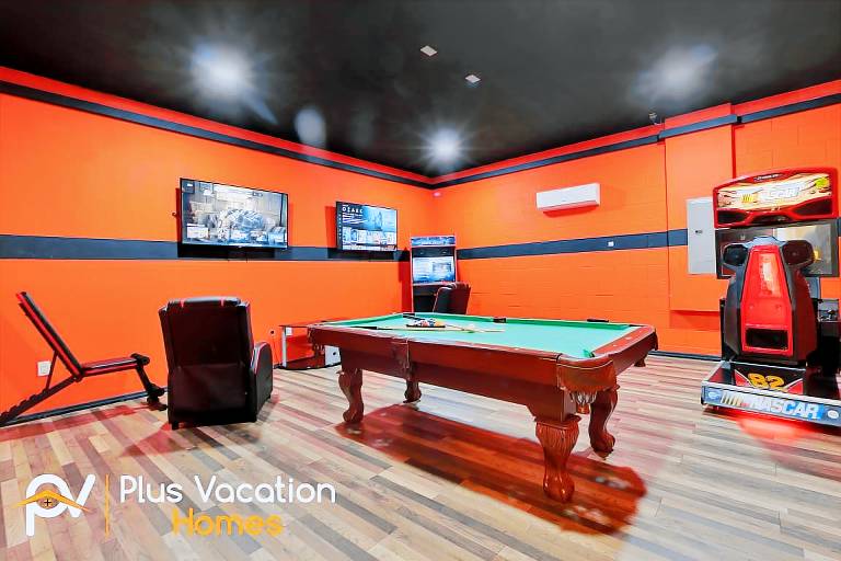 Vacation home with yard, barbeque & private pool — photo 3
