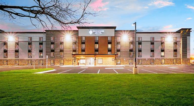 WoodSpring Suites Dearborn Detroit — photo 3