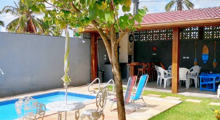 House with pool — photo 4
