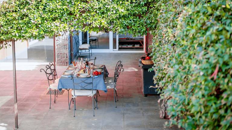 Family-oriented lovely villa with private pool, barbeque & garden | Garden view | Suitable for remote work | Pets allowed — photo 2