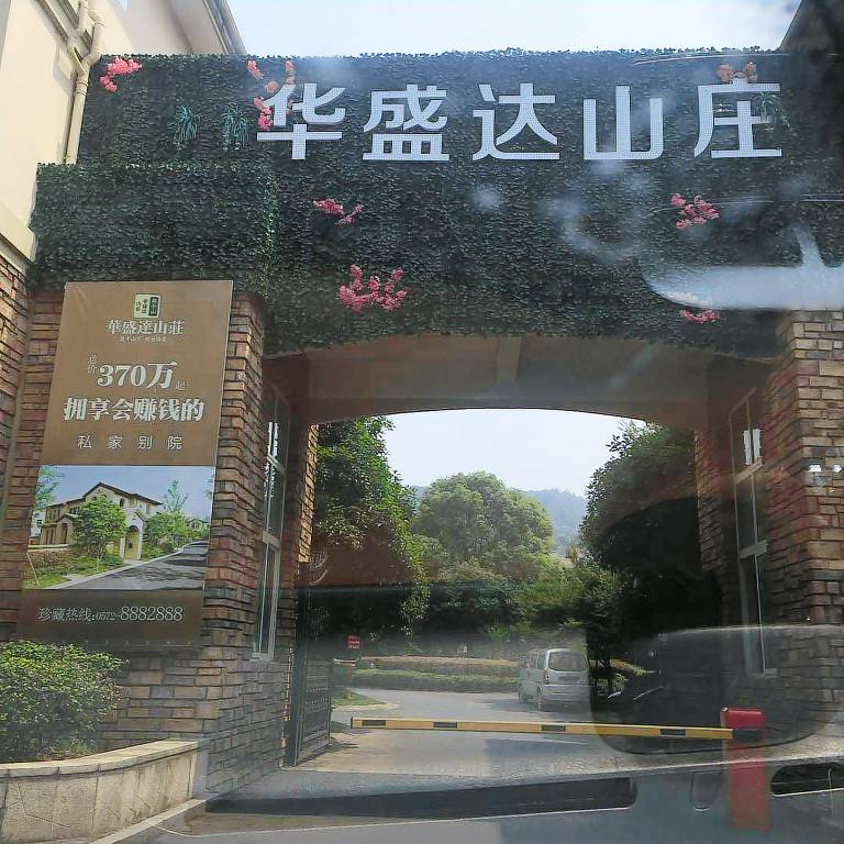 Villa with garden — photo 3