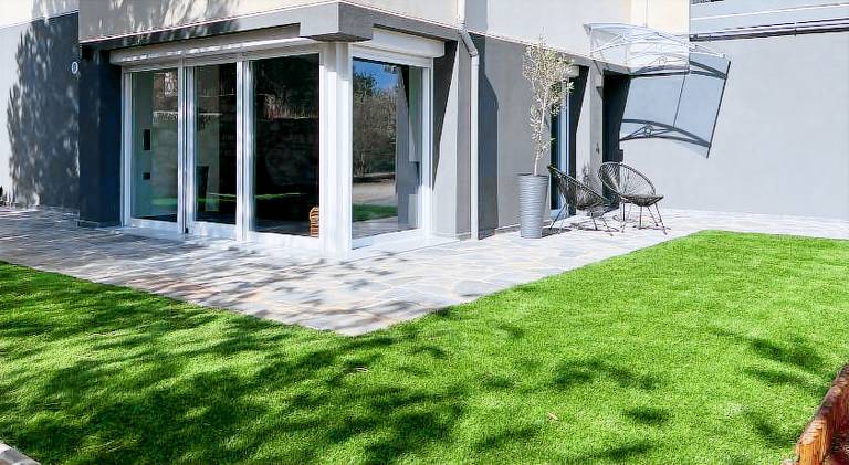 Holiday apartment with patio & yard — photo 4