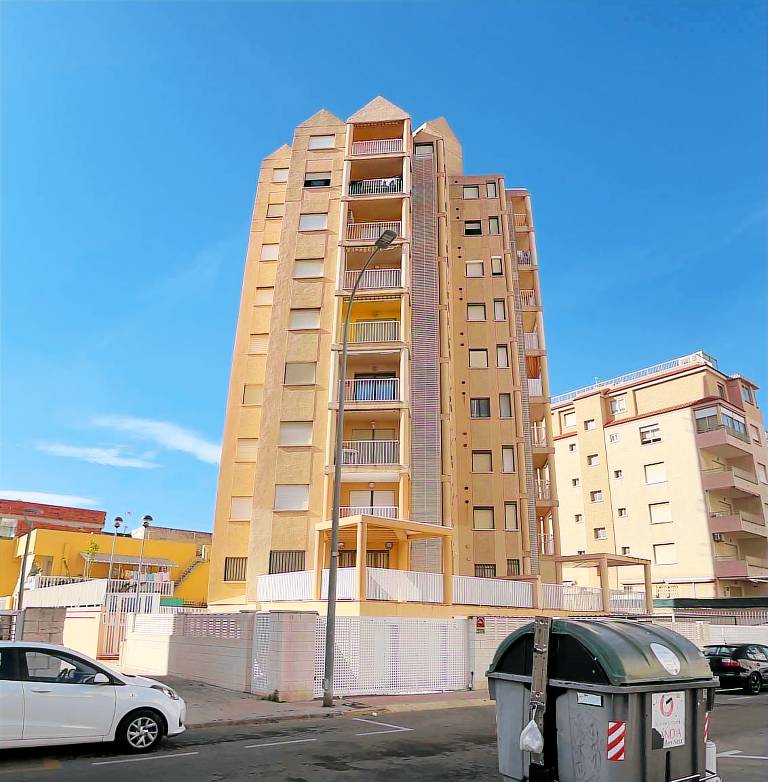 Lovely apartment with patio, pool & garden | City view | Close to the beach | Pet-friendly — photo 4