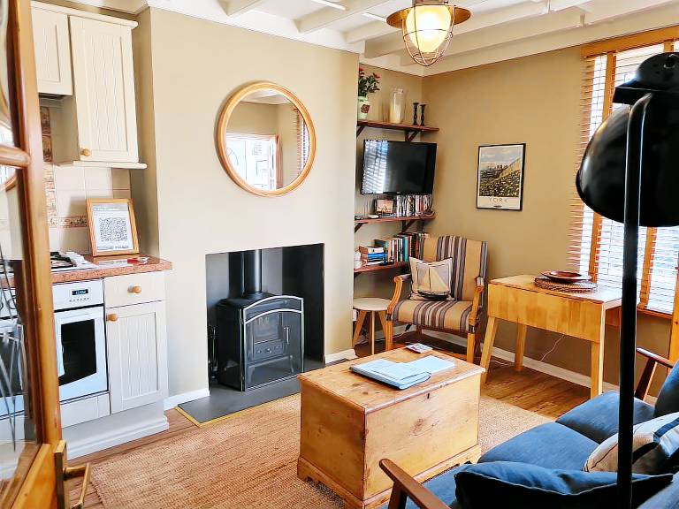 Family-oriented nice cottage with yard | Beach view | Pets are welcome in Whitby