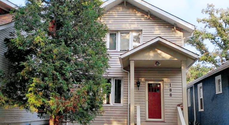 Homestay in cozy River Heights home — photo 3