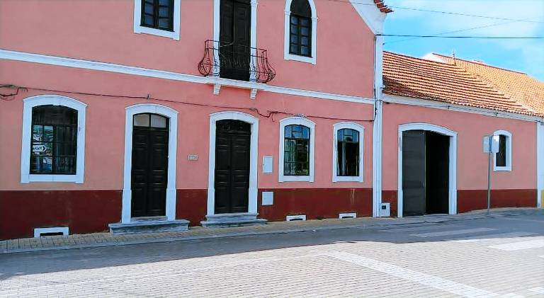 Vacation home with terrace, garden & BBQ in Coimbra