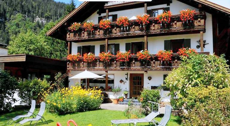 Apartment with barbeque, yard & patio in Oberstdorf